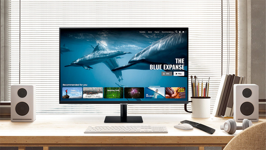 Monitor Samsung na biurku